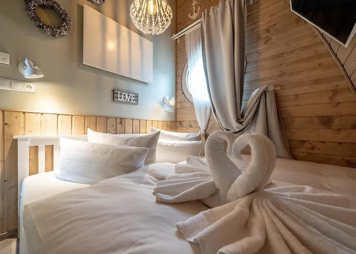 Lieblingsplatz Parey - Schwimmendes Seehotel