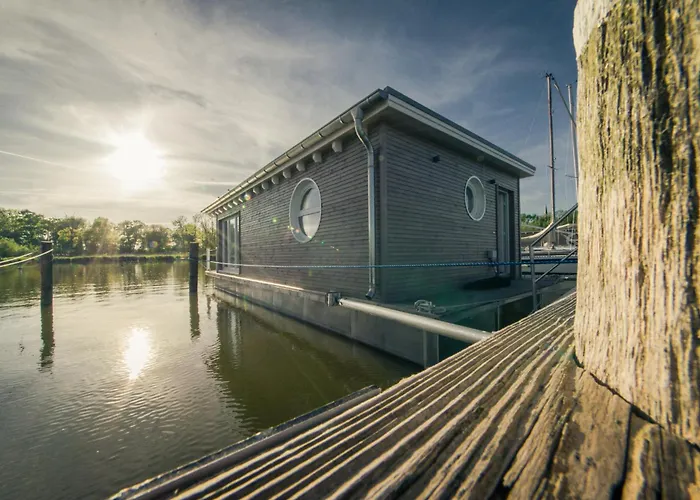 Lieblingsplatz Parey - Schwimmendes Seehotel