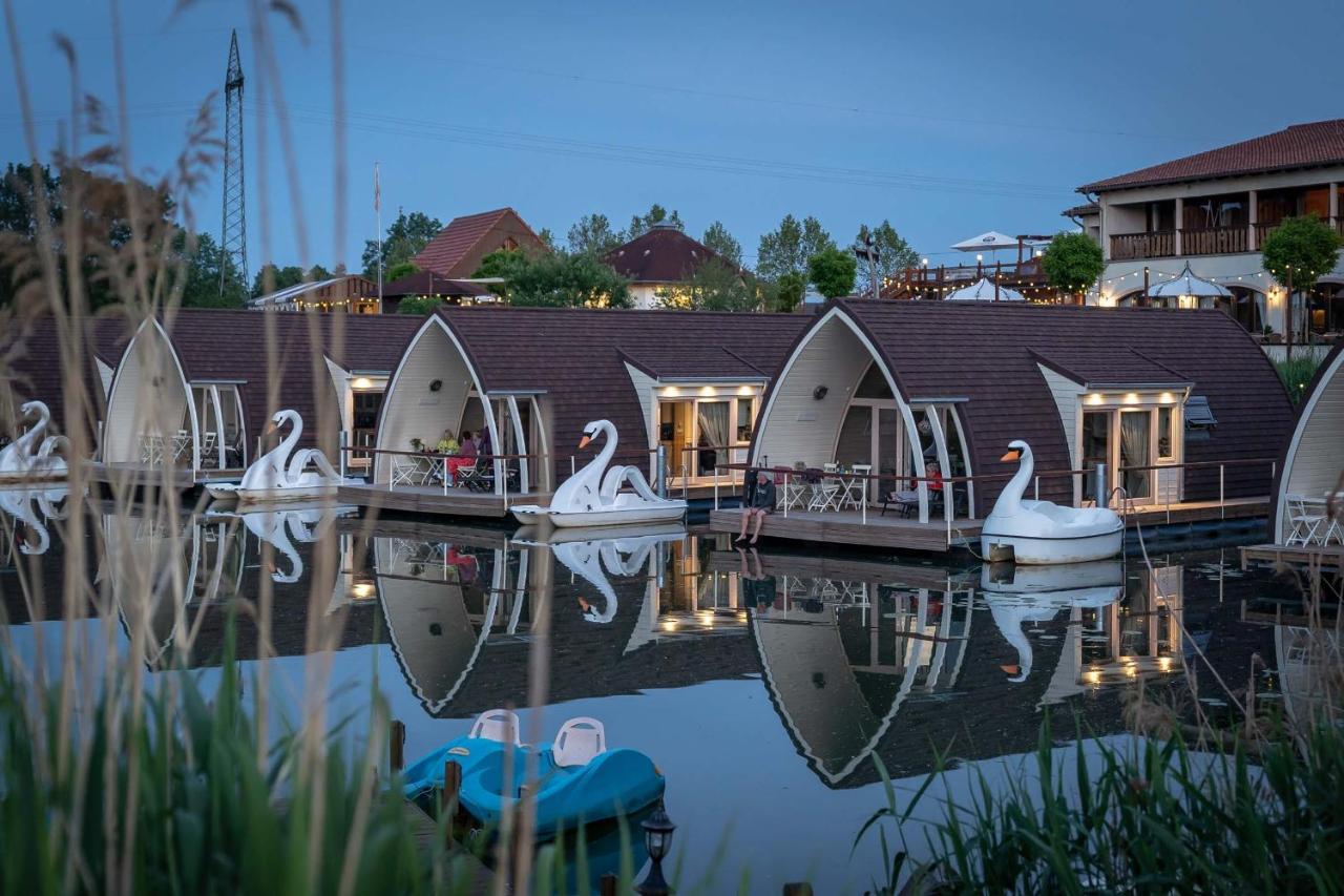 Botel Lieblingsplatz - Schwimmendes Seehotel