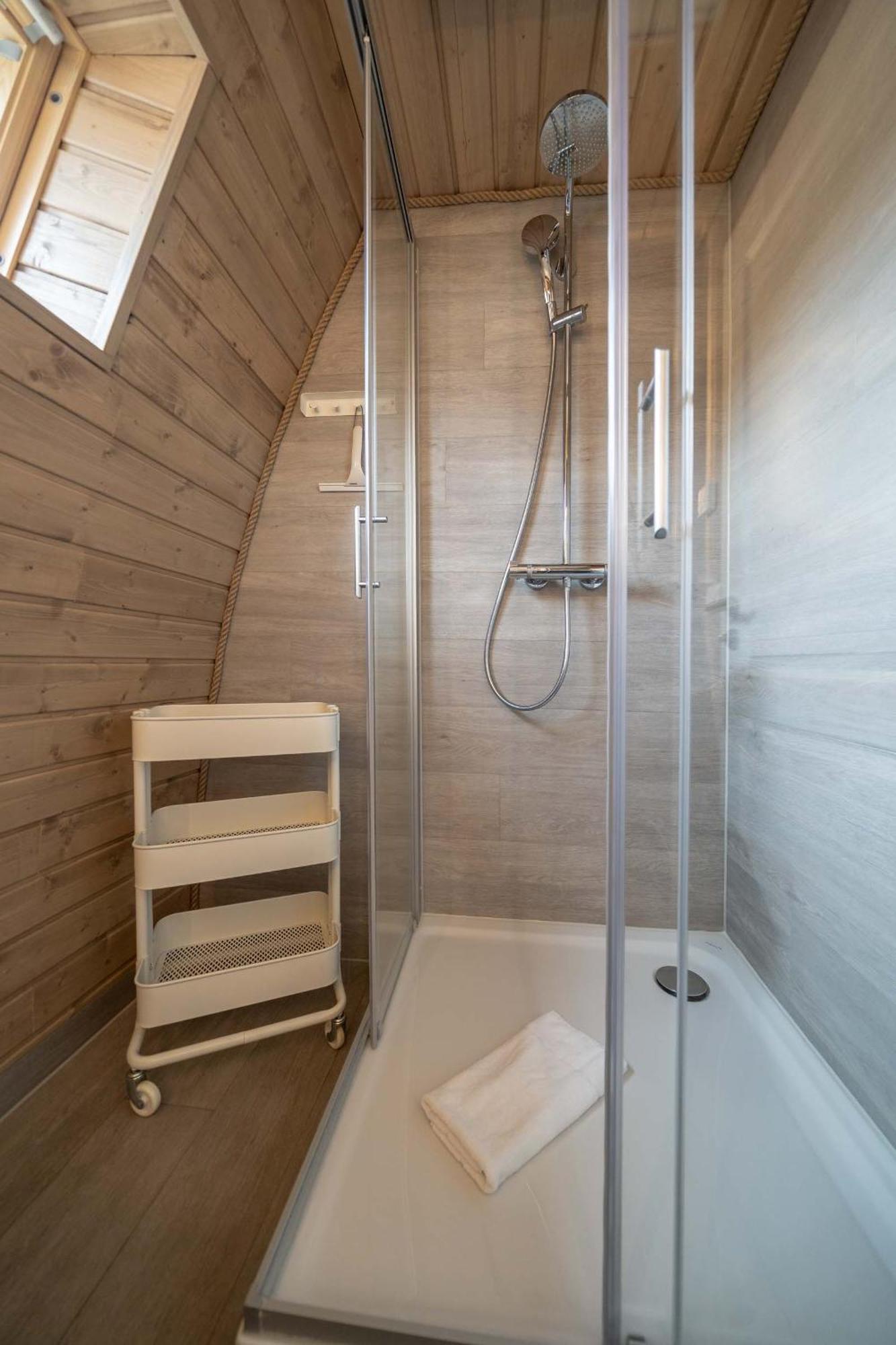 Botel Lieblingsplatz - Schwimmendes Seehotel *