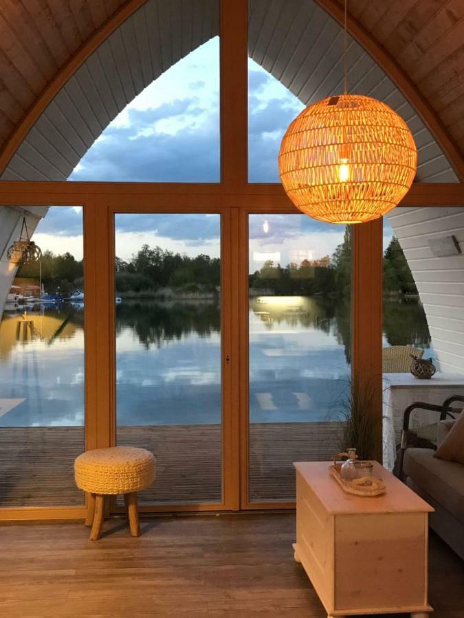 Botel Lieblingsplatz - Schwimmendes Seehotel Elbe-Parey
