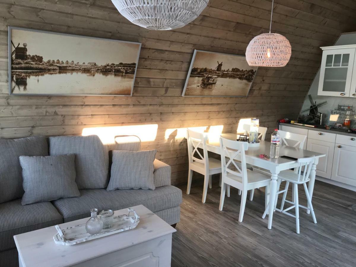 Botel Lieblingsplatz - Schwimmendes Seehotel *
