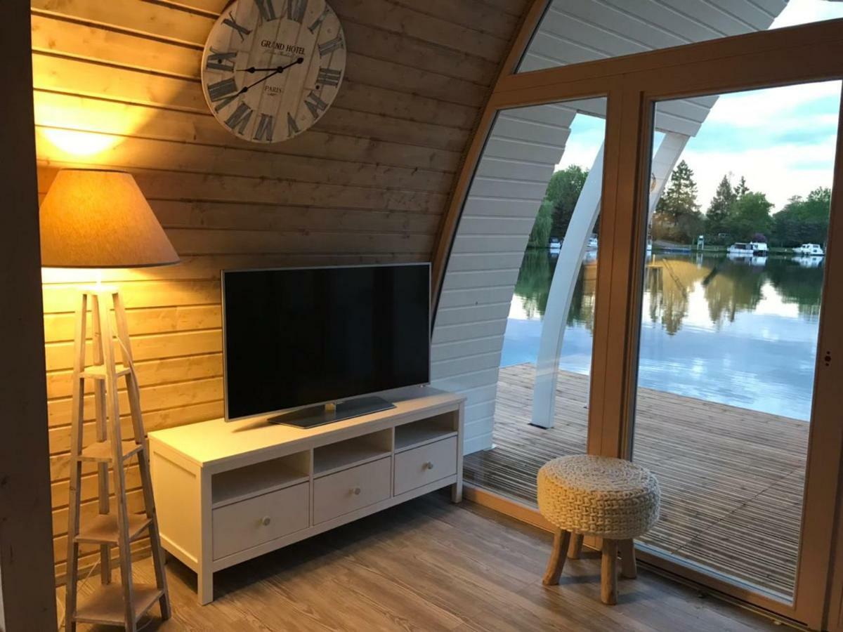Botel Lieblingsplatz - Schwimmendes Seehotel Elbe-Parey